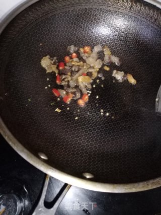 莴笋炒肉渣步骤5