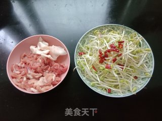 黄豆芽炒肉丝步骤1