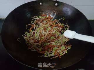 黄豆芽炒肉丝步骤6