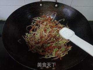黄豆芽炒肉丝步骤7