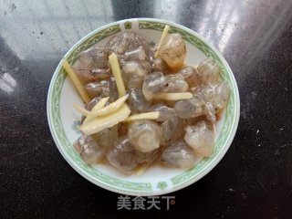 蚕豆米炒虾仁丁步骤4