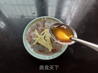 蚕豆米炒虾仁丁步骤3