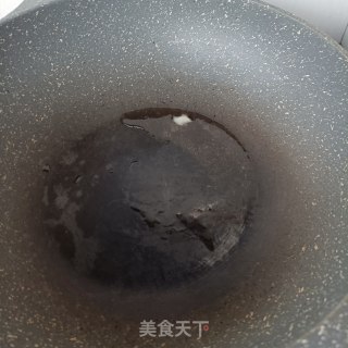 腊肉腊猪舌炒蒜苔步骤11