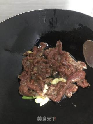 杭椒炒牛柳步骤2