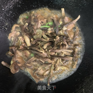鹿茸菇炒里脊肉步骤7