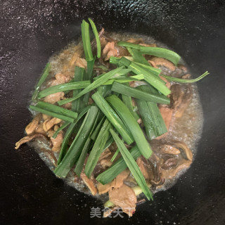 鹿茸菇炒里脊肉步骤9