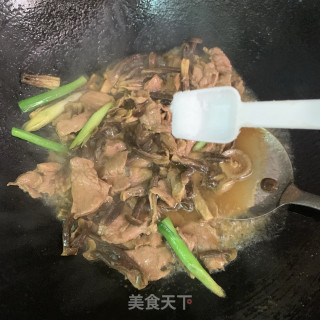 鹿茸菇炒里脊肉步骤8