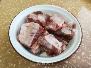 排骨炖春笋步骤1