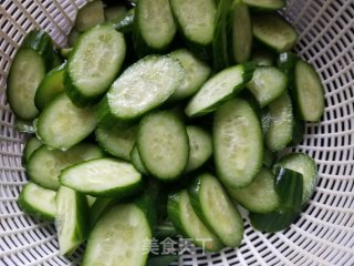 黄瓜炒木耳步骤3