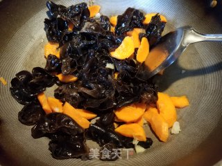 黄瓜炒木耳步骤6