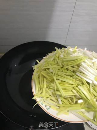 蒜黄炒豆干步骤2