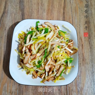 蒜黄炒豆干步骤5