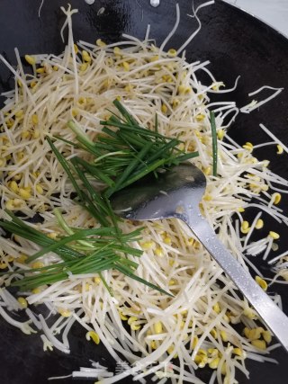 小葱炒豆芽步骤3