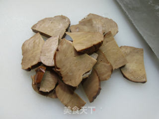 黑木耳素火腿炒牛心菜步骤3