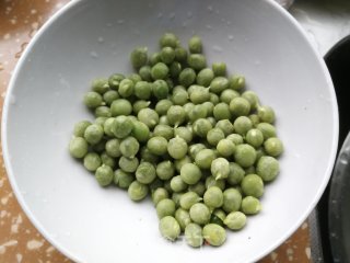 豆干炒雷笋步骤2