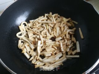 豆干炒雷笋步骤4