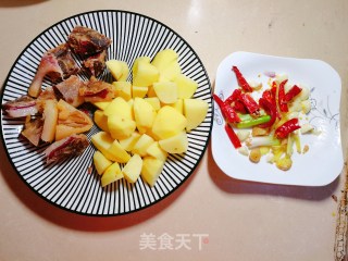 腊鸭炖土豆步骤2