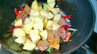 腊鸭炖土豆步骤5