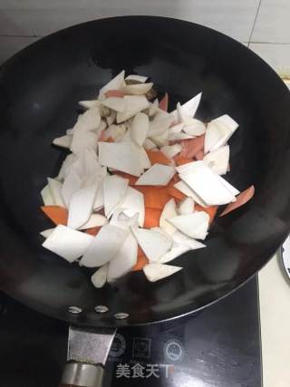 胡萝卜炒杏鲍菇步骤2