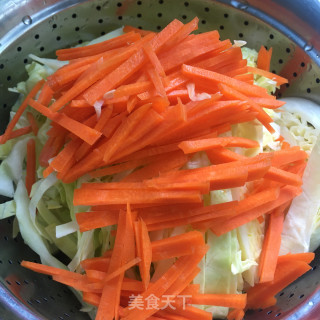 包菜胡萝卜炒粉条步骤3
