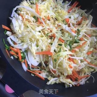 包菜胡萝卜炒粉条步骤5