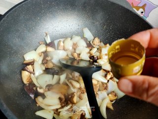 洋葱香菇炒肉末步骤16