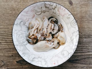 咸菜鱼腐煲步骤1