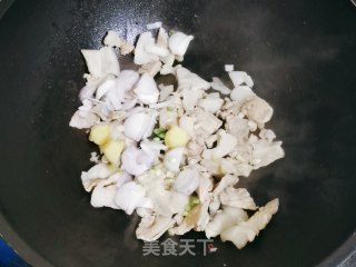 咸菜鱼腐煲步骤5