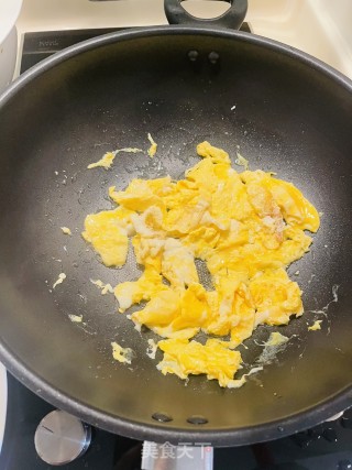 红菠菜炒鸡蛋步骤1