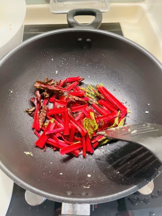红菠菜炒鸡蛋步骤3