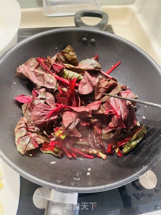 红菠菜炒鸡蛋步骤4