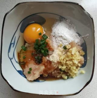 鸡肉丸烧豆腐泡步骤1