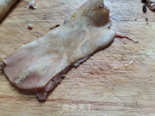 红辣椒香菜炒卤猪皮步骤2