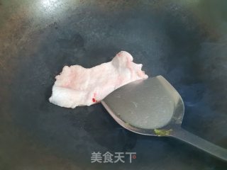 红辣椒香菜炒卤猪皮步骤1