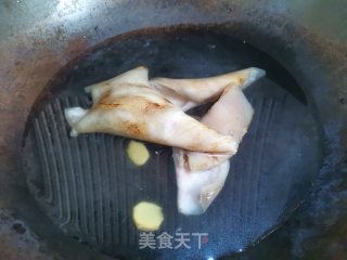红辣椒香菜炒卤猪皮步骤3