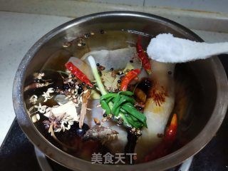 红辣椒香菜炒卤猪皮步骤6