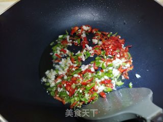 红辣椒香菜炒卤猪皮步骤7