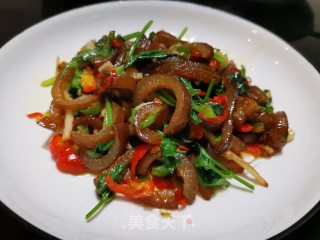 红辣椒香菜炒卤猪皮步骤12
