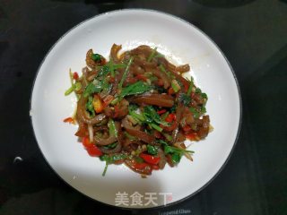 红辣椒香菜炒卤猪皮步骤11