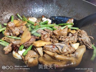 豆角烧鸭肉步骤9