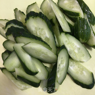 鸡蛋木耳炒黄瓜步骤2