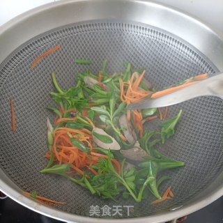 鸡肝木耳炒养心菜步骤15