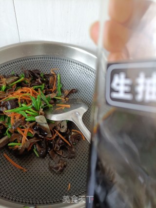鸡肝木耳炒养心菜步骤17
