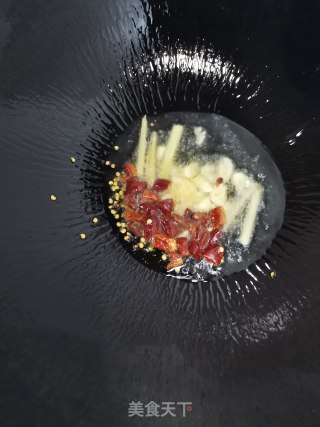 毛豆豆干炒肉丝步骤1
