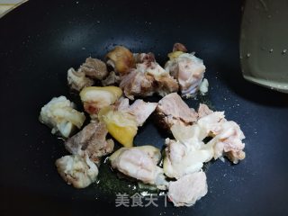 焖汁猪蹄步骤2