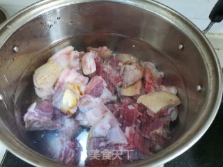 焖汁猪蹄步骤1