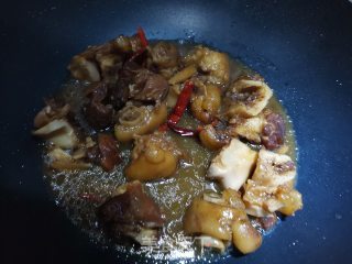 焖汁猪蹄步骤7