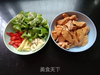 青椒炒鸡肝步骤1