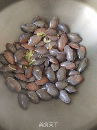 爆炒油蛤步骤3