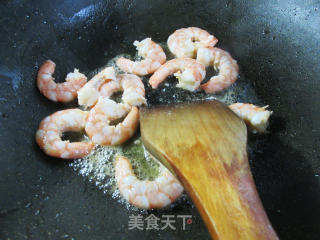 虾仁炒蒜薹步骤5